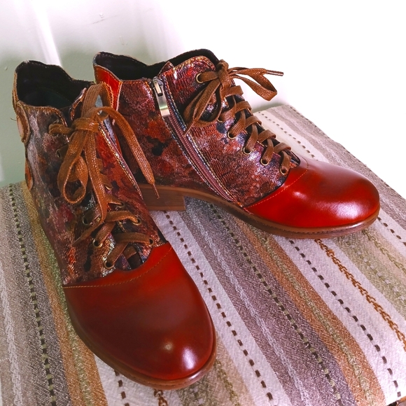 Awesome Boots, go with anything - Picture 2 of 5